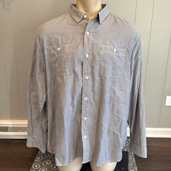 Z Levi’s Casual Formal Button Down Dress Shirt Pinstripes Chest Pockets - Picture 1 of 7